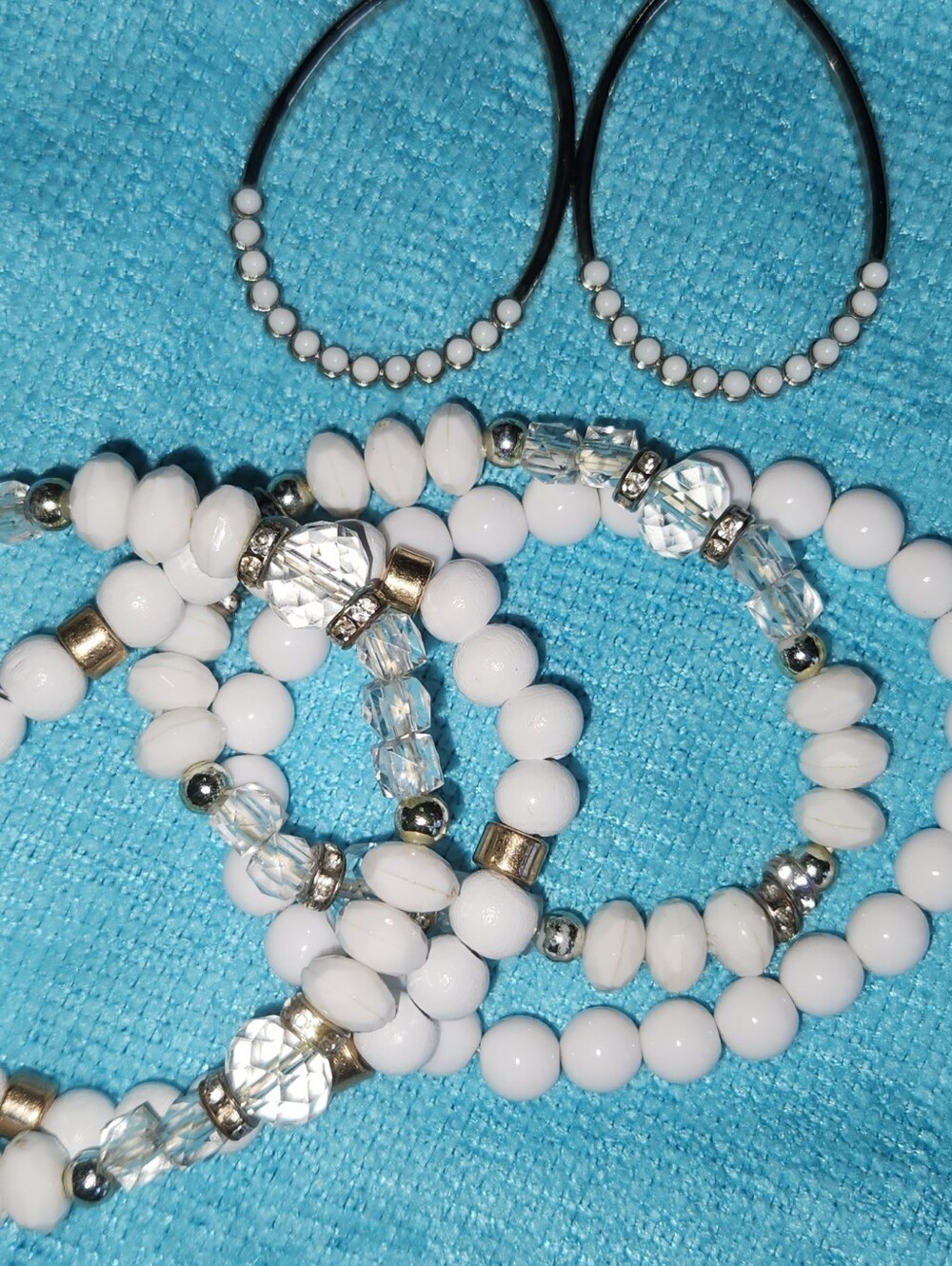 4 Stack White Beaded Stretch Bracelet Set w/Gold & Crystal Accents W/ Earrings